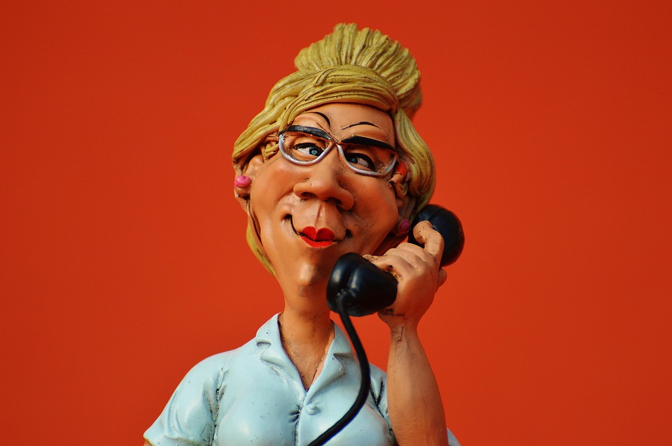 Grafik, telefonierende Frau, pixabay_alexas_fotoss.