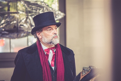 portrait Harry Rischar moderiert und kommentiert als zeitreisender Jules Verne die Veranstaltung Anno Tuck auf der Burg Altena am ersten Augustwochenende. Foto: Harry Rischar