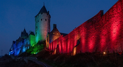 Bild Burg Altena beleuchtet, Foto: Stephan Sensen/Märkischer Kreis