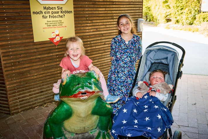 Der glücklichste Tag im Leben" - ASB-Wünschewagengast Stuart und seine Schwestern, Lucy und Melia, im Münsteraner Zoo